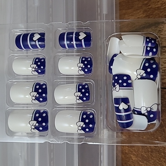 2/$16 Hearts, Bows, Polka-dots, & Stripes Press on Nails - Picture 9 of 12